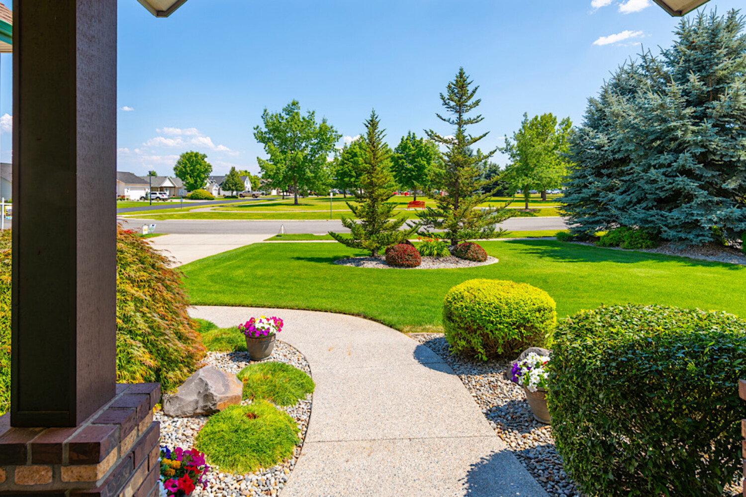 Front Yard Walkways Lanscaping Design Ideas in Naperville