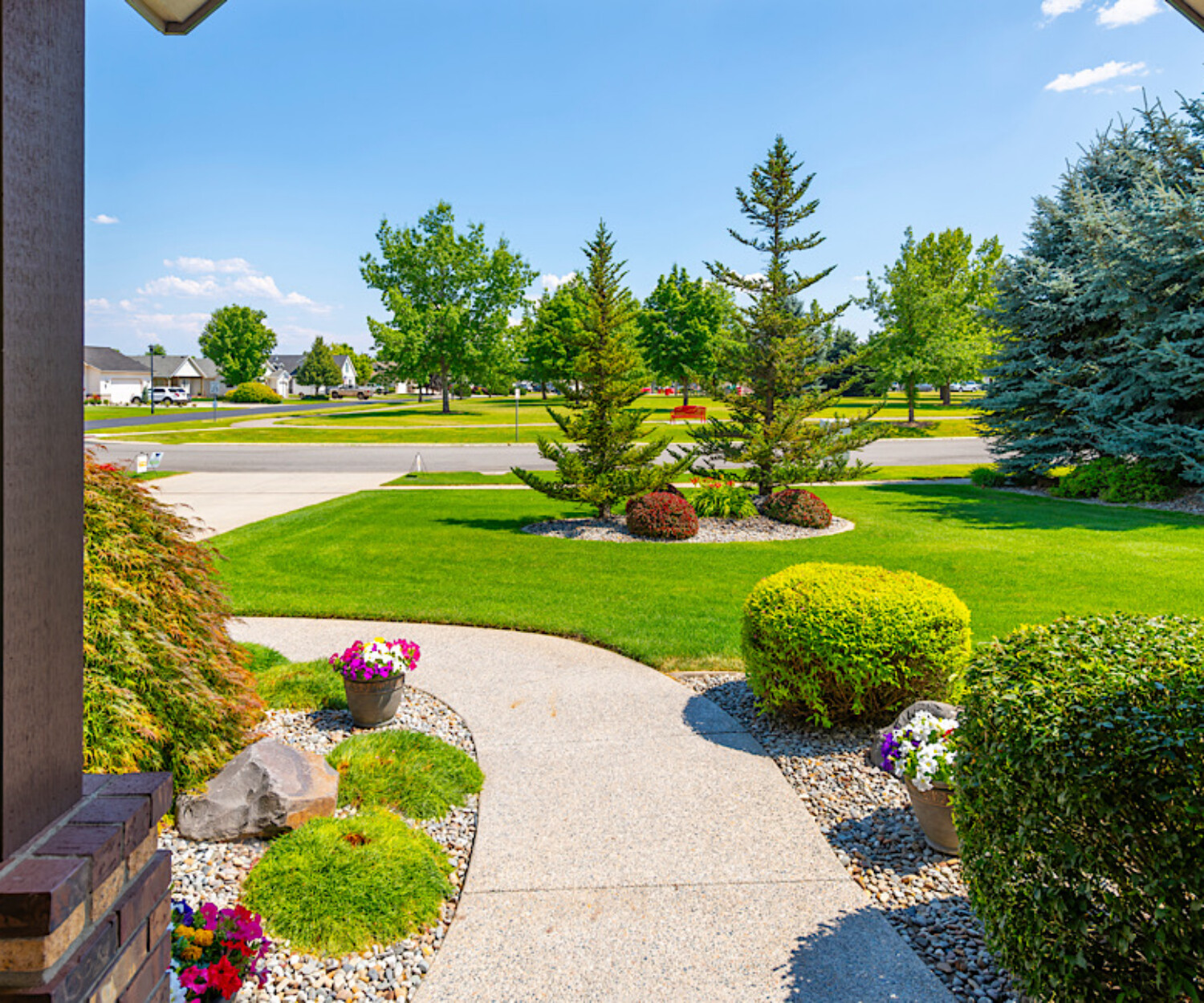 Front Yard Walkways Lanscaping Design Ideas in Naperville